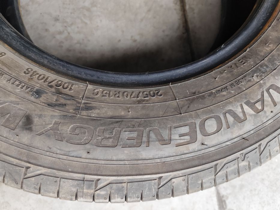 Pneus 205/70r15C Toyo 95% piso