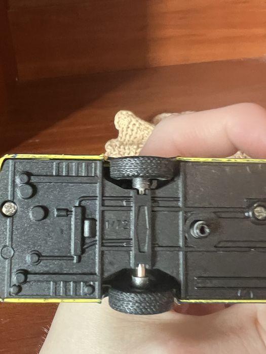 Іграшкова модель тролейбус