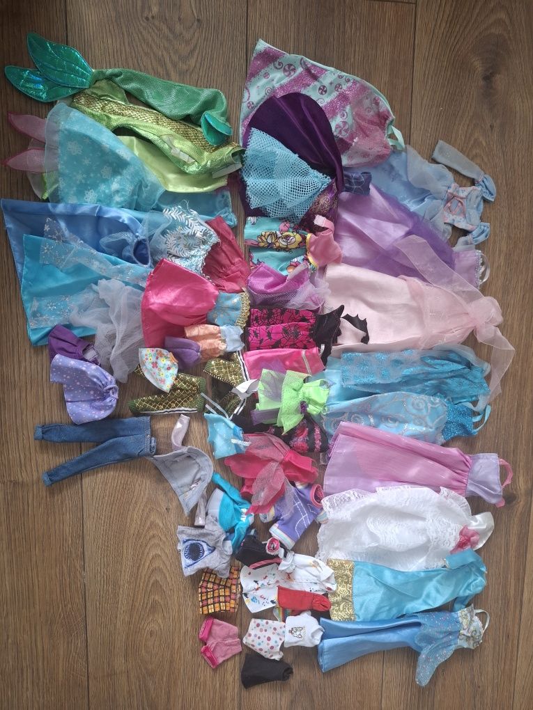 Zestaw dla Barbie aż 170 częściowy, ubranka, buty itp