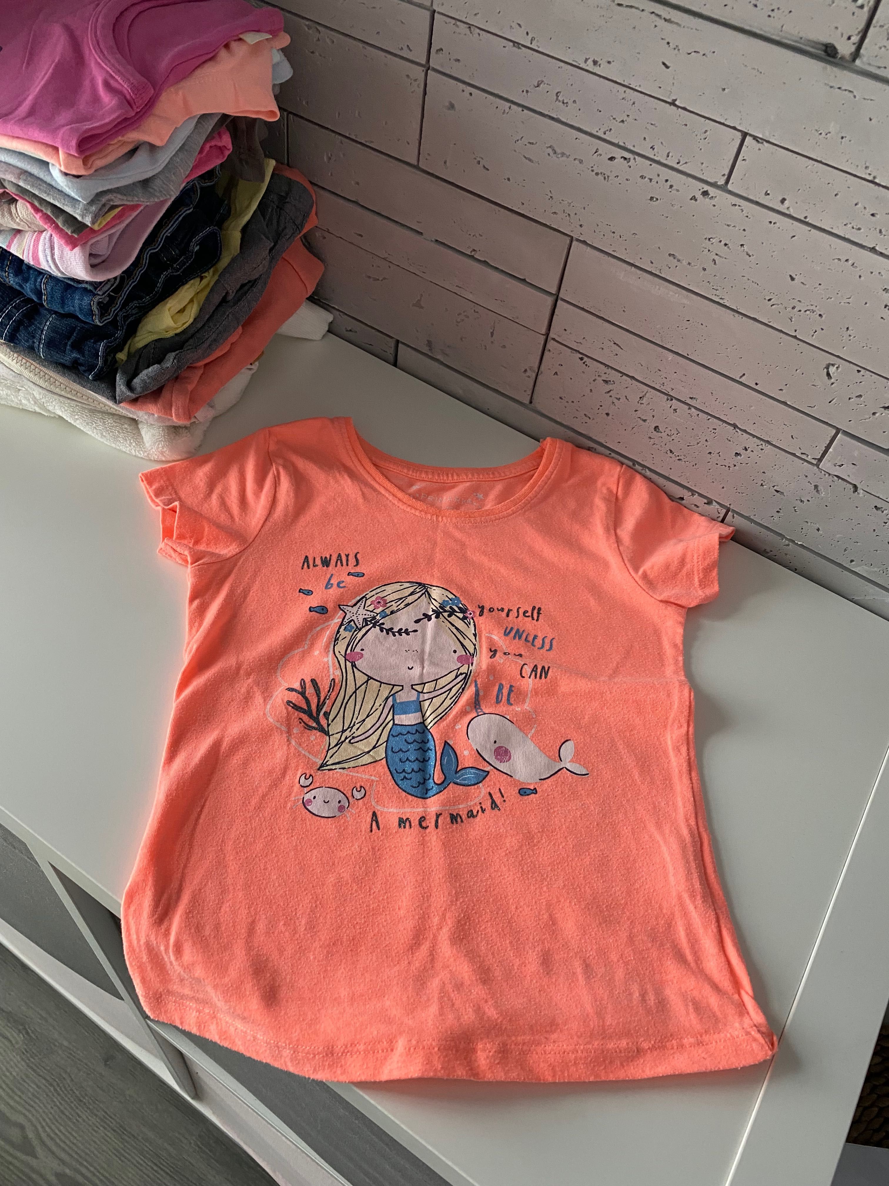 Wstaw ubranek dla dziewczynki 3/4 latka
