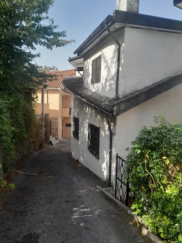Vende-se Moradia