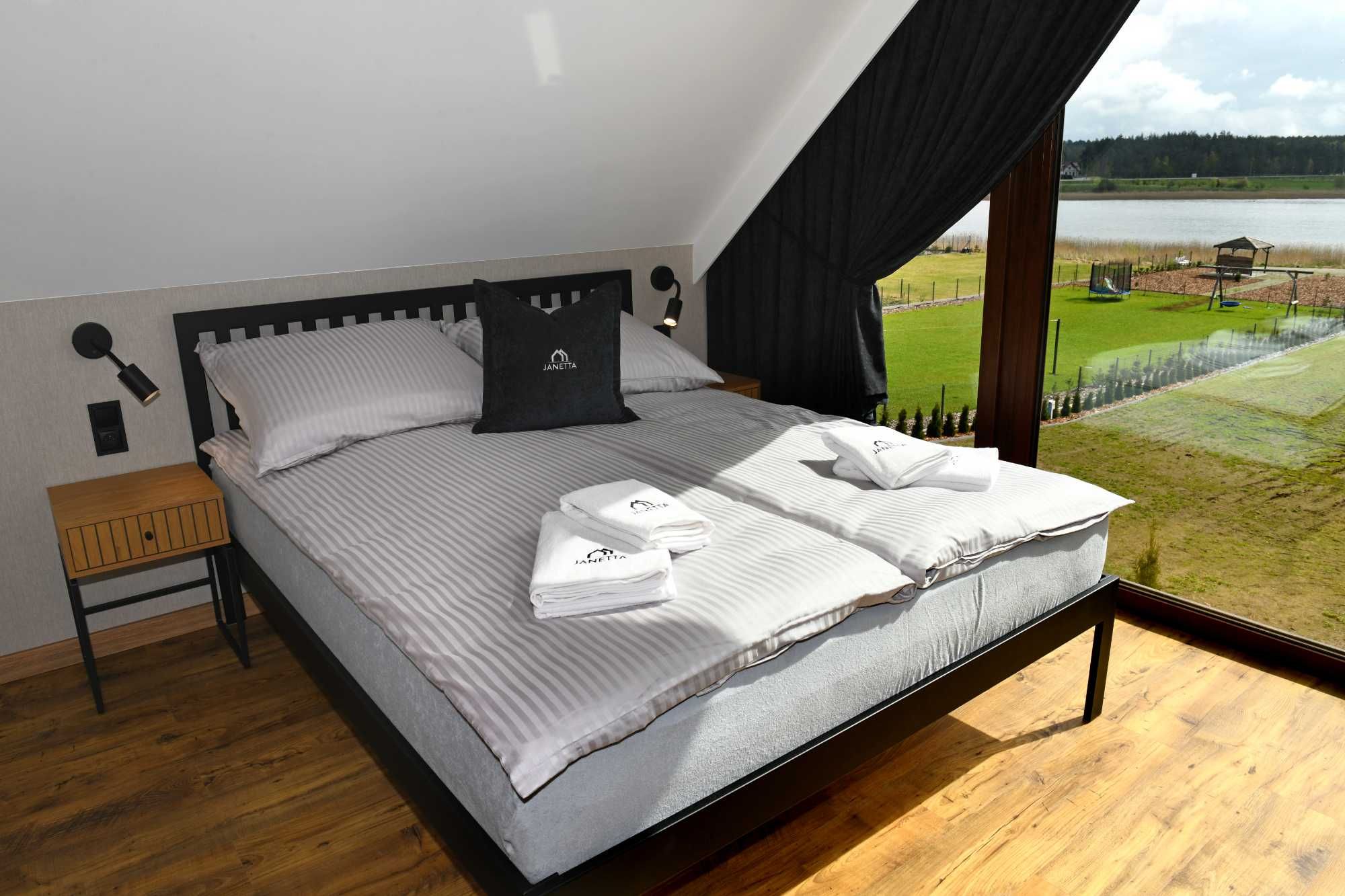 Apartament JANETTA -  domek całoroczny nad jeziorem z balią i jacuzzi
