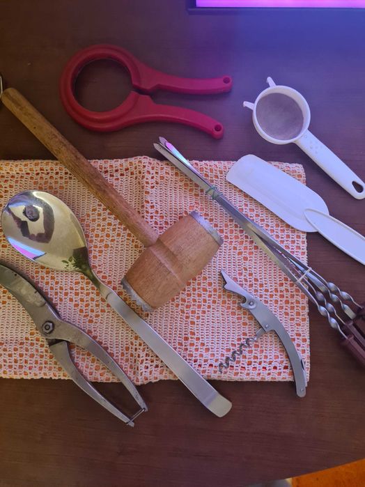 Bogaty zestaw akcesoriów kuchennych