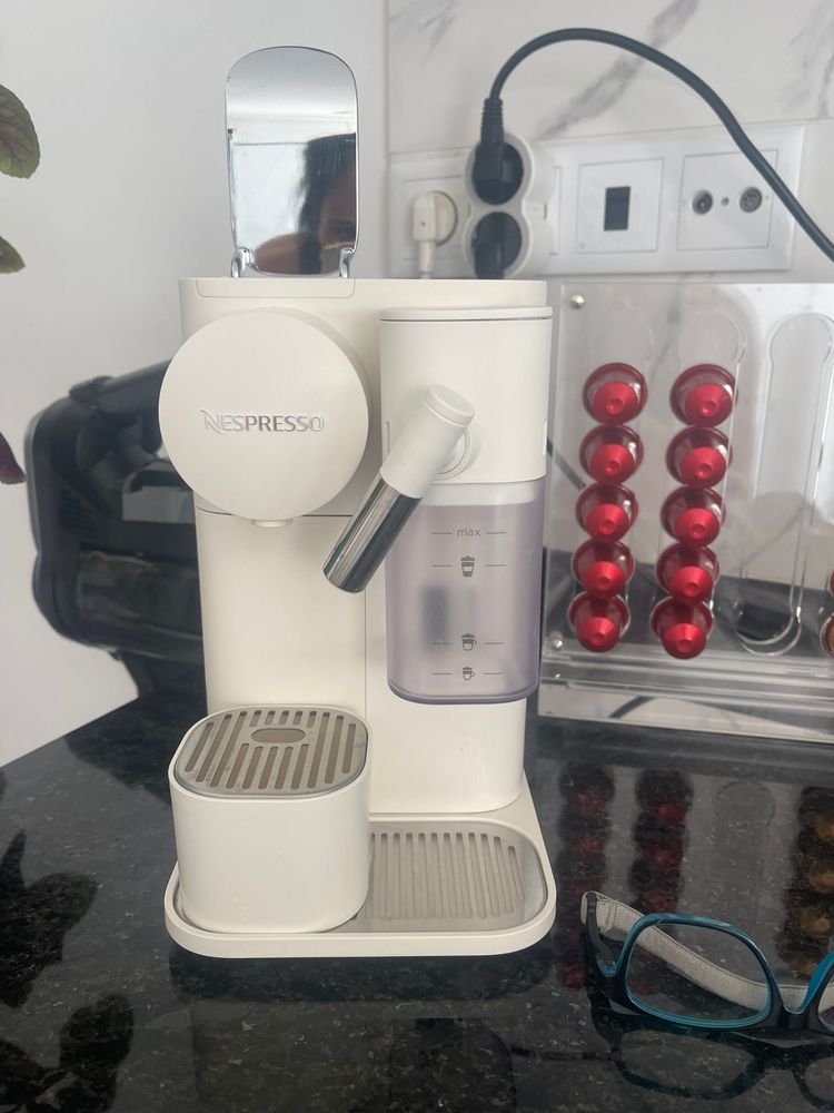 Maquina Cafe Nespresso Latissima