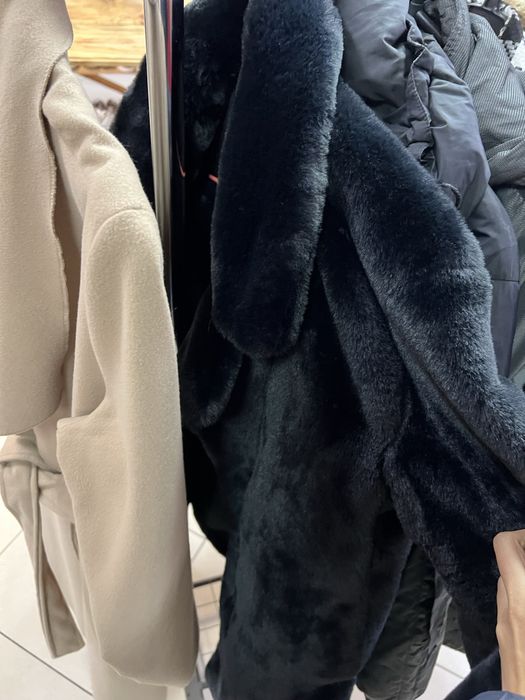 Продам лот жіночого верхнього одягу