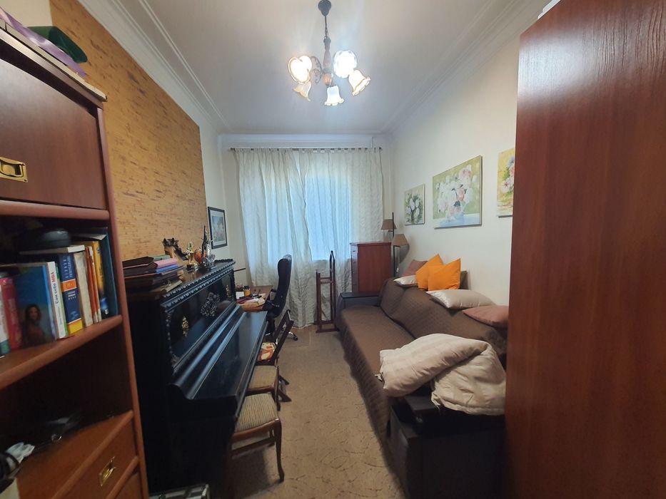 Продам 3к кв  80м2 вул Соц.містечко гарна локація 100м Київський Шлях