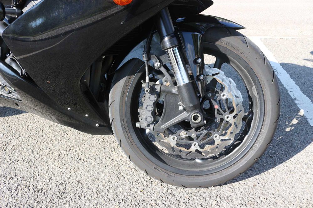 Yamaha R1 2008: A Lenda da Pista na Tua Garagem!