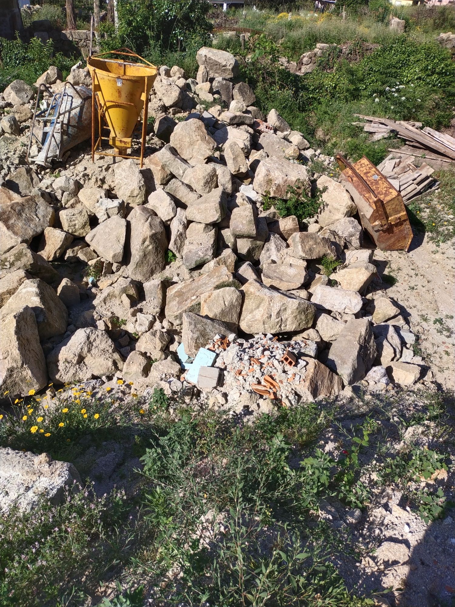 Pedra antiga para muro ou habitação