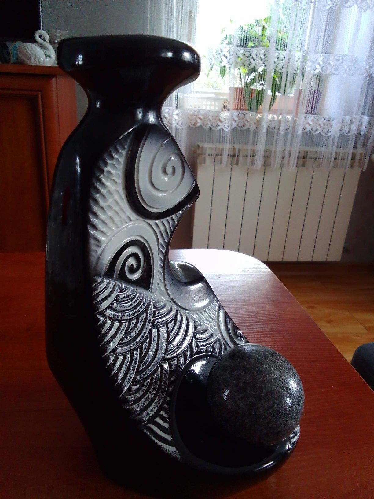 Futurystyczny wazon z porcelany