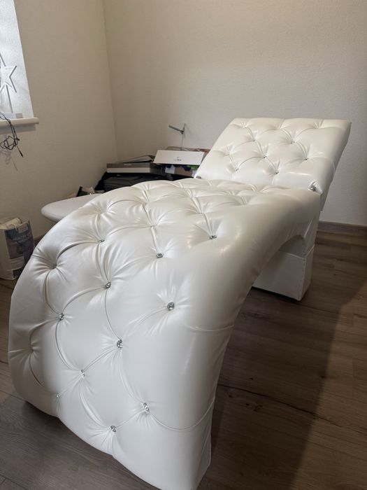 Анатомічна кушетка