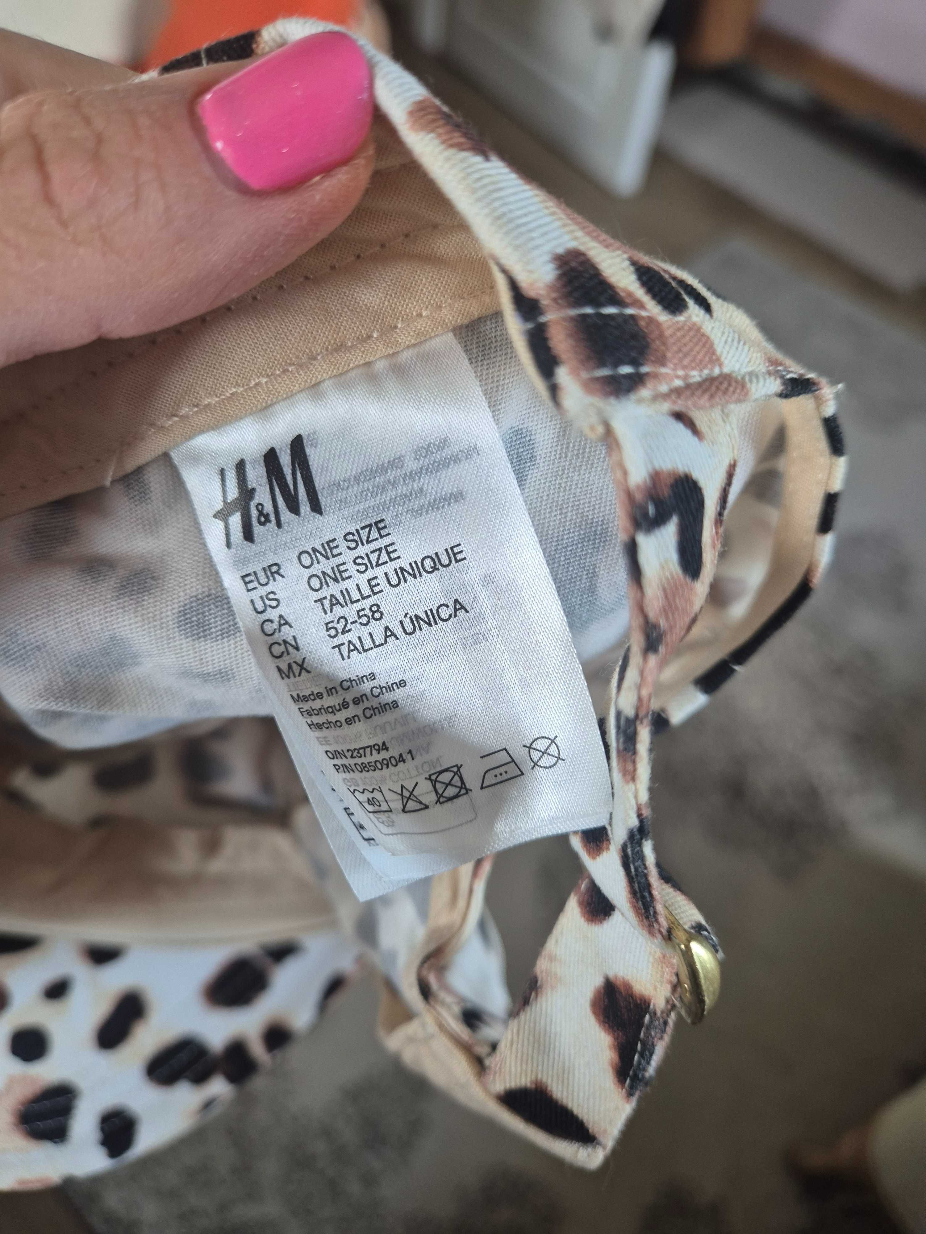 Super czapka z daszkiem w panterkę regulowana H&M