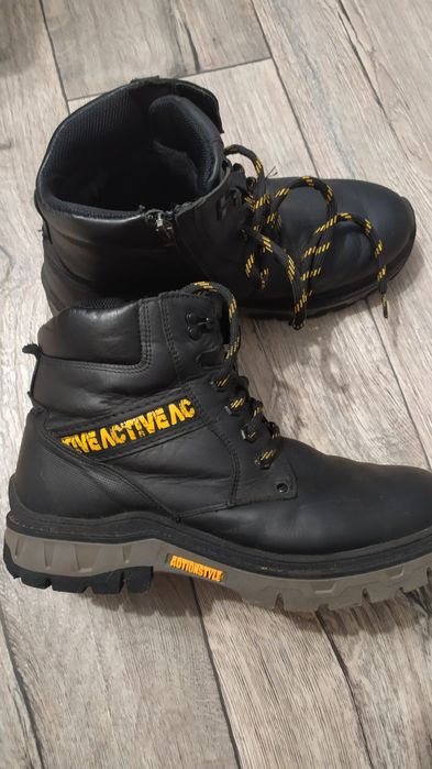 Продам ботинки мужские