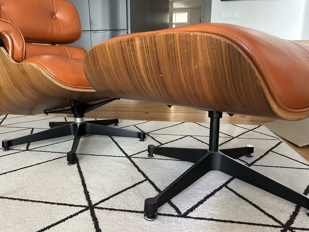 Cadeirão com repousa pés estilo “Eames Lounge chair”