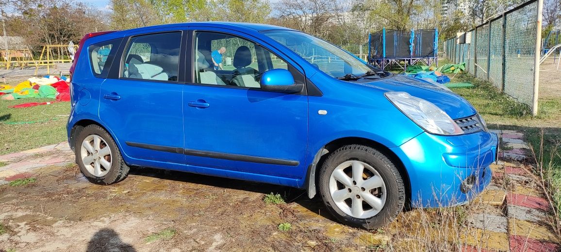 Продам Nissan note 1,4