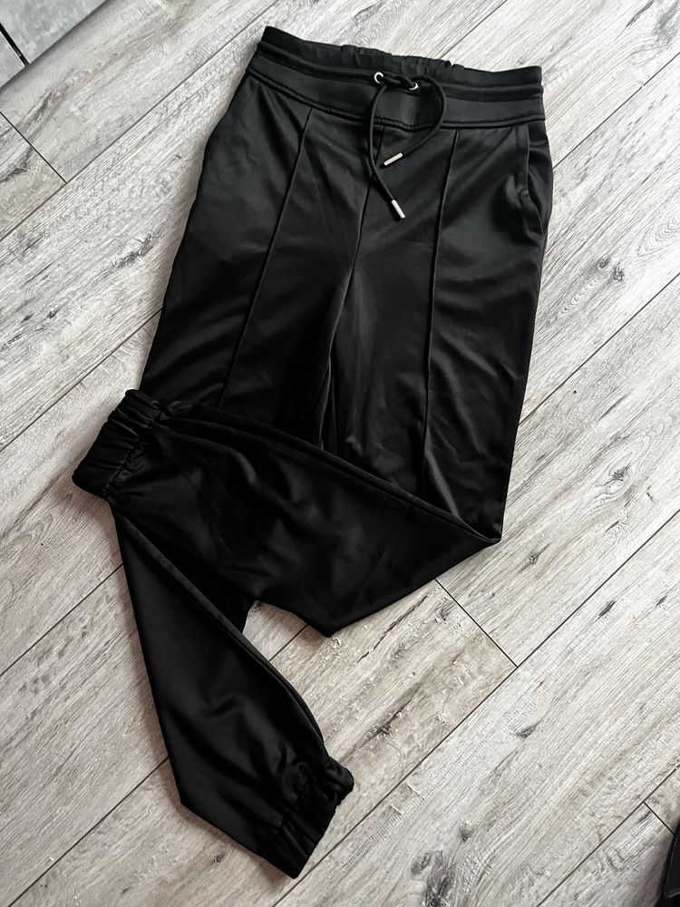 Slodnie dresowe guess dres xs czarne