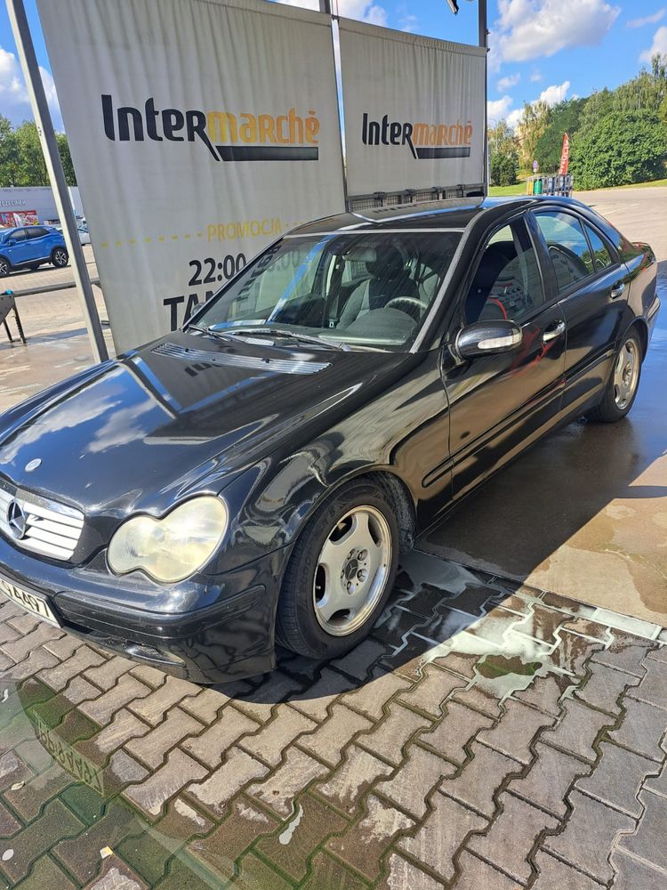 Sprzedam mojego prywatnego mercedesa.
