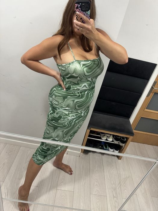 Długa elastyczna sukienka na ramiączkach zielona Shein 44