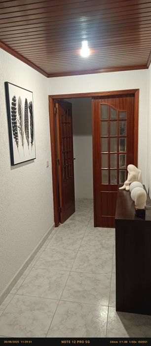 Quarto em Mem Martins , próximo á estação de comboios.