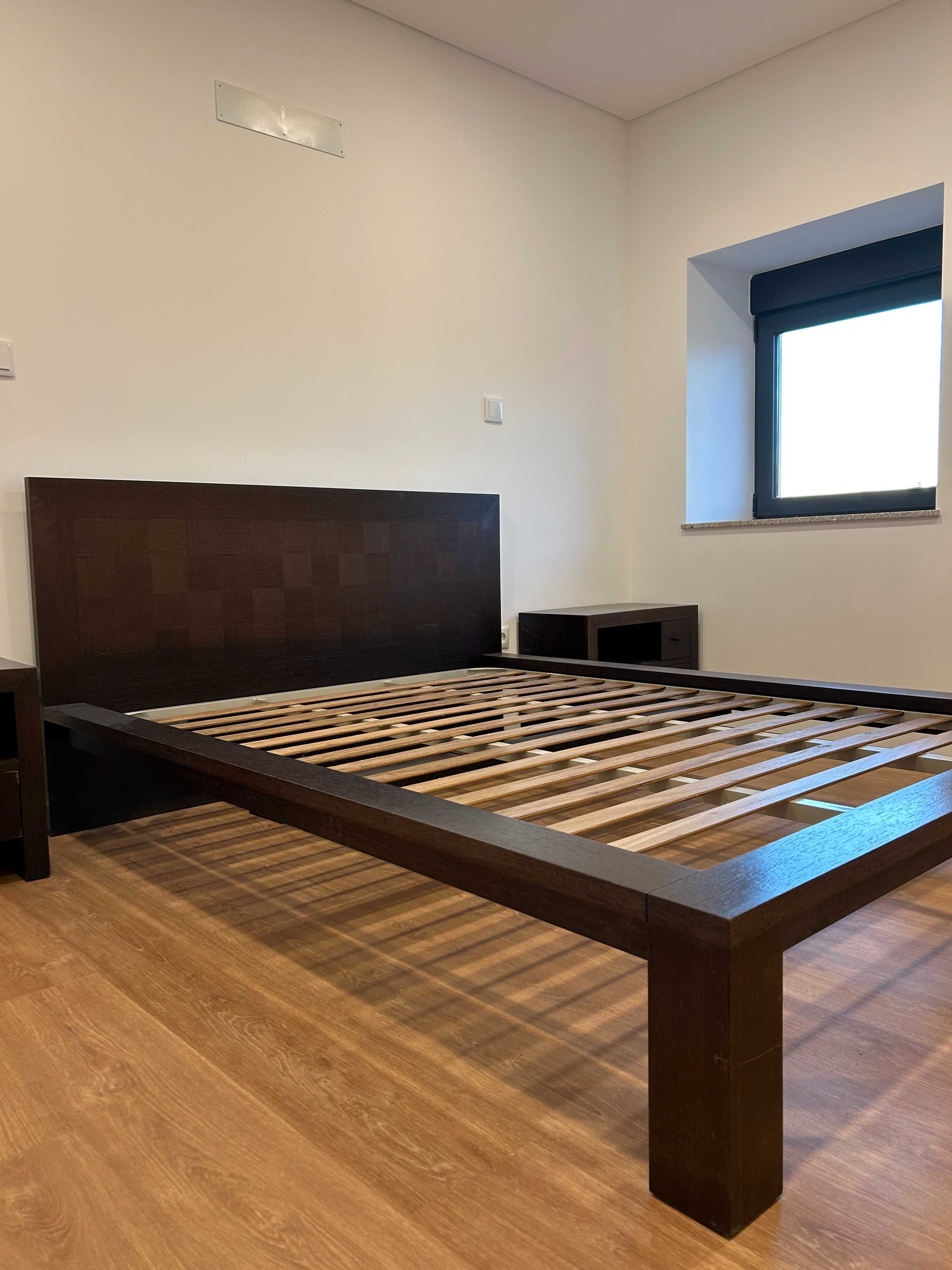 Cama de Casal em bom estado