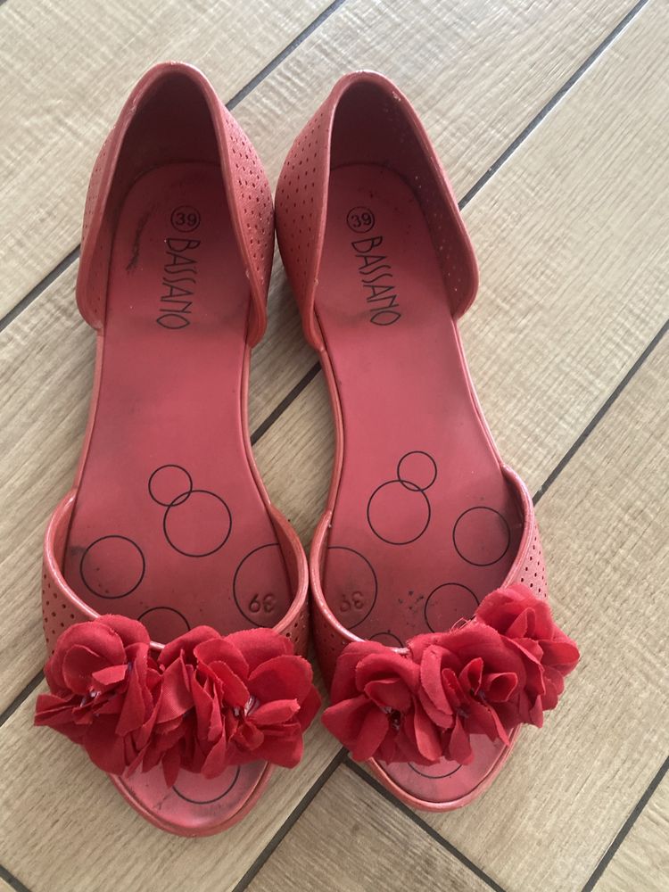 Damskie buty baleriny gumowe CCC rozmiar 39 czerowne kwiaty