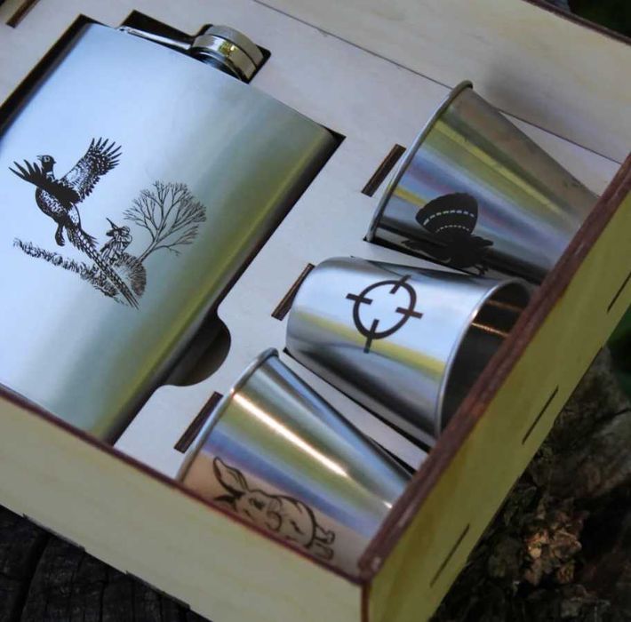 подарунковий набур з фляги чарок та коробки