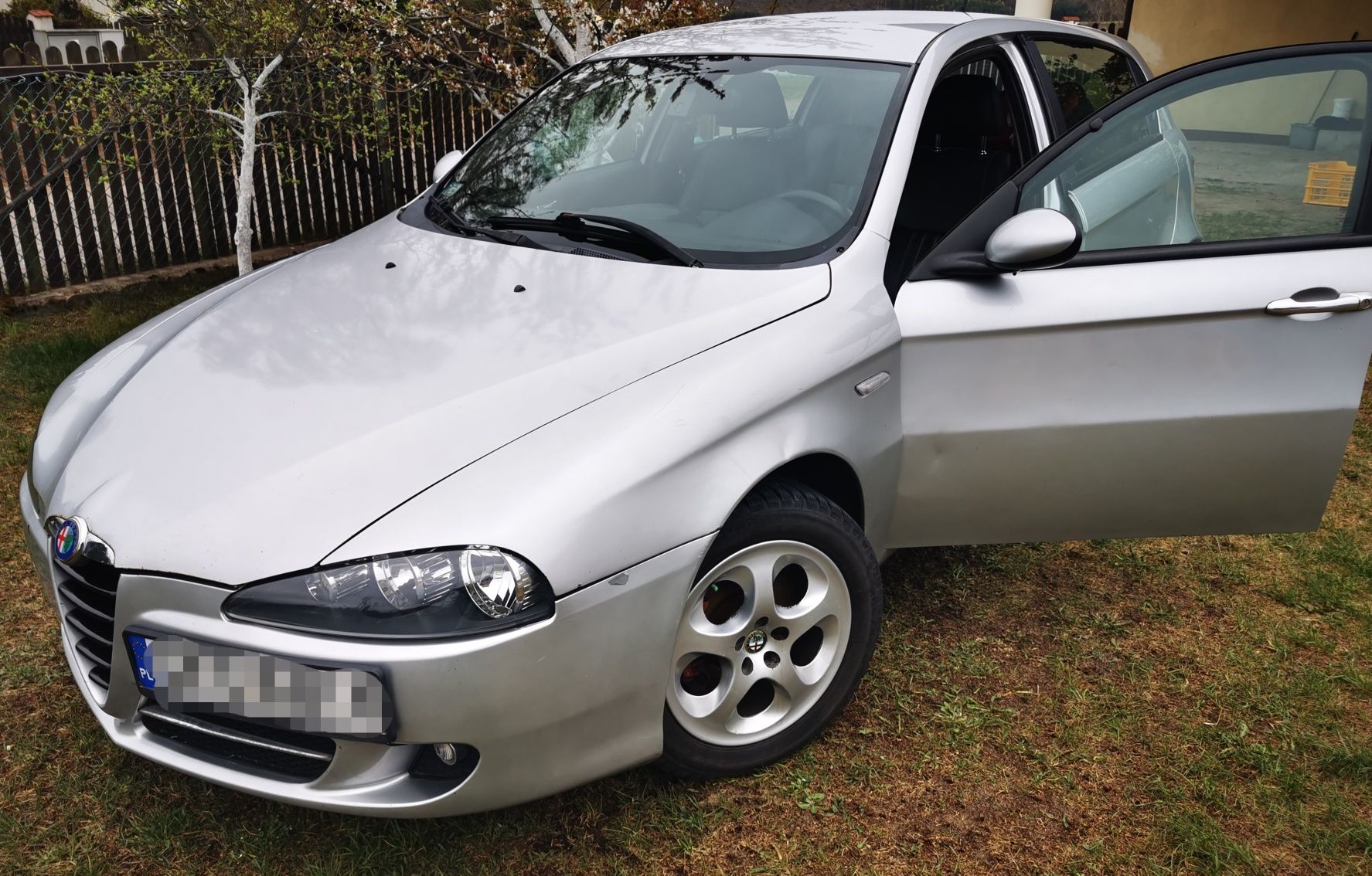 Alfa Romeo 147 1.9 JTD srebrna