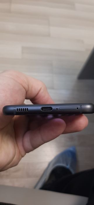 Смартфон Samsung Galaxy S21 FE