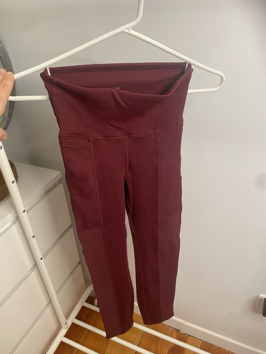 Bordowe legginsy sportowe Cotton On Body XS – jak nowe, z kieszeniami