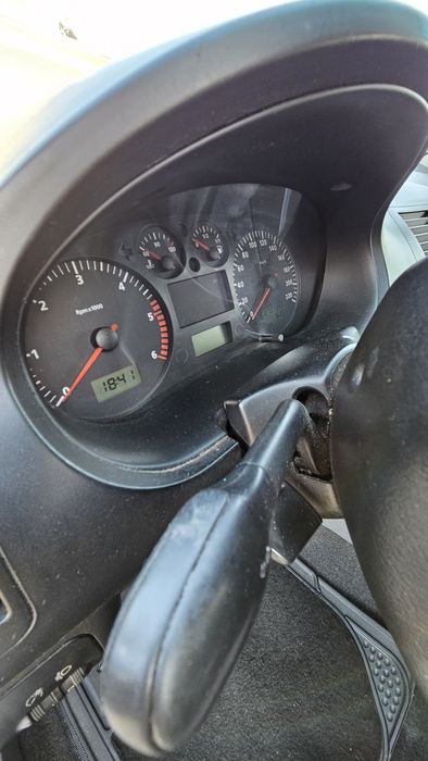 SEAT Cordoba 1.9 TDI
Ano: 1999
Cor: azul
Combustivel: Gasoleo
KM: 270