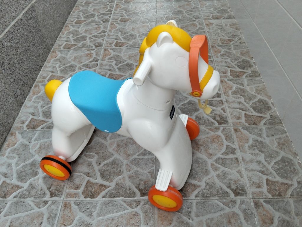 Cavalo baloiço Chicco