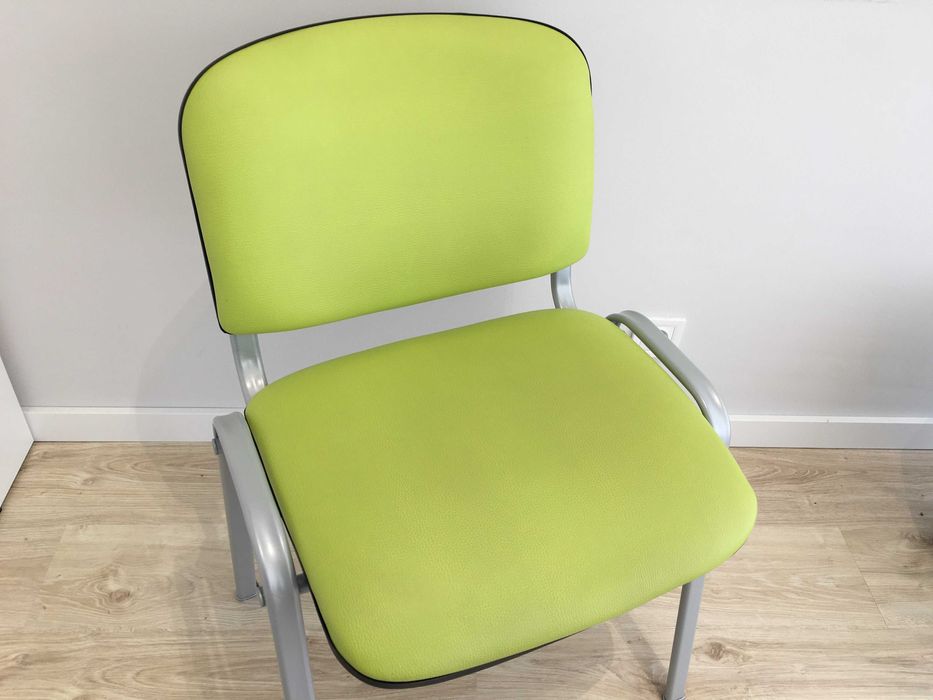 Cadeira em pele sintética