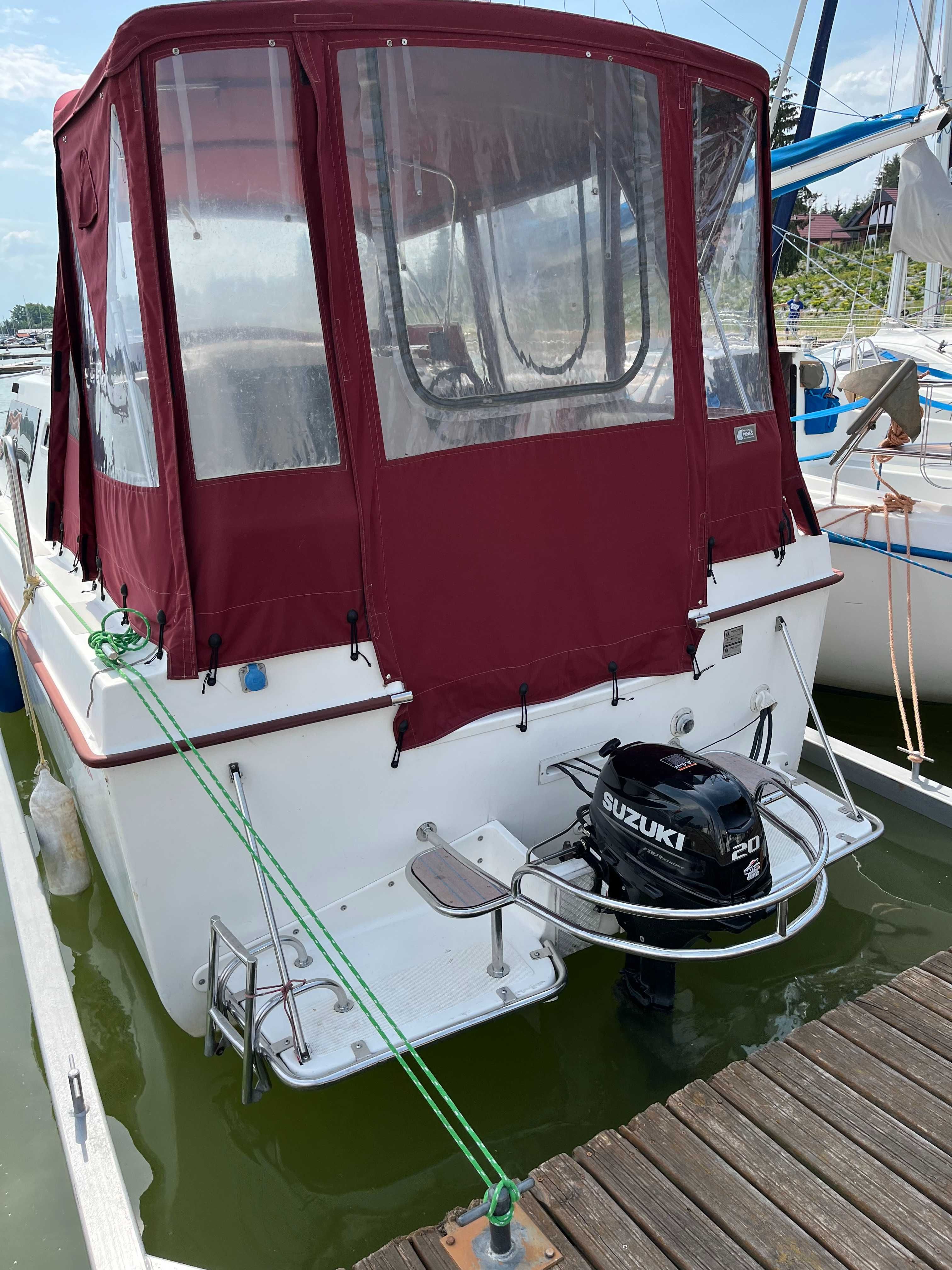 Wynajem czarter jachtu motorowego Mazury Ryn