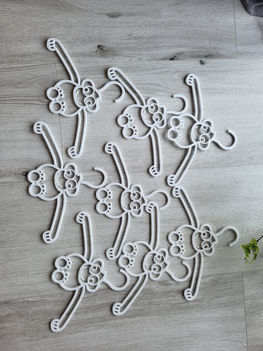 Zestaw  małych wieszaków