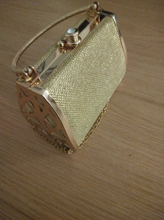 Torebka wizytowa,w kolorze złota