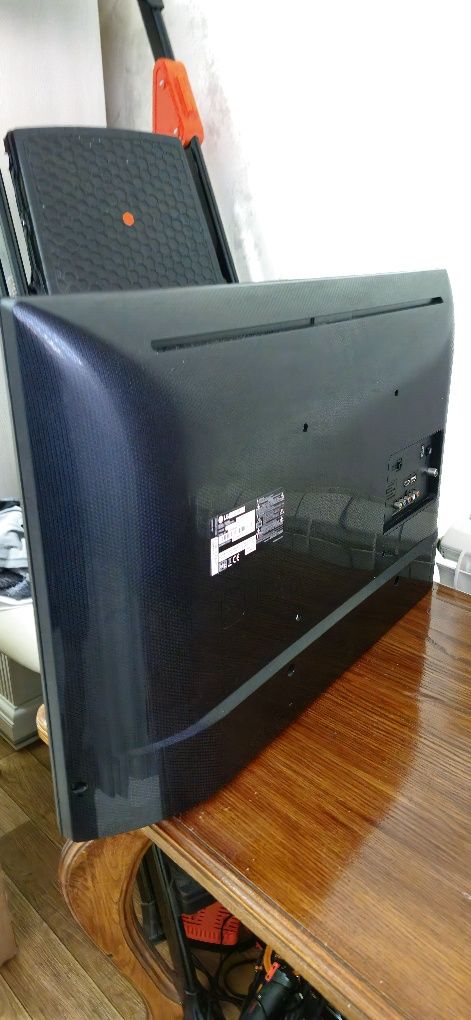 САМОВИВІЗ СУМИ. Телевізор LG 32LJ510B, б/в, стан хороший