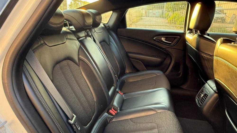 Продам авто Chrysler 200 Sport версія