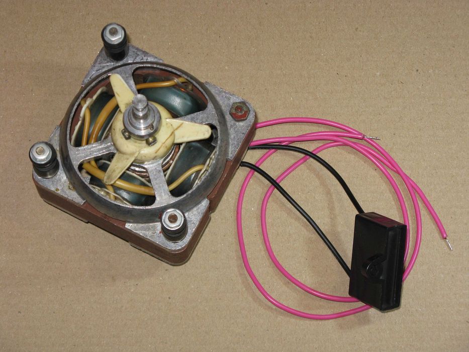 Советский асинхронный двигатель АКД4-2.