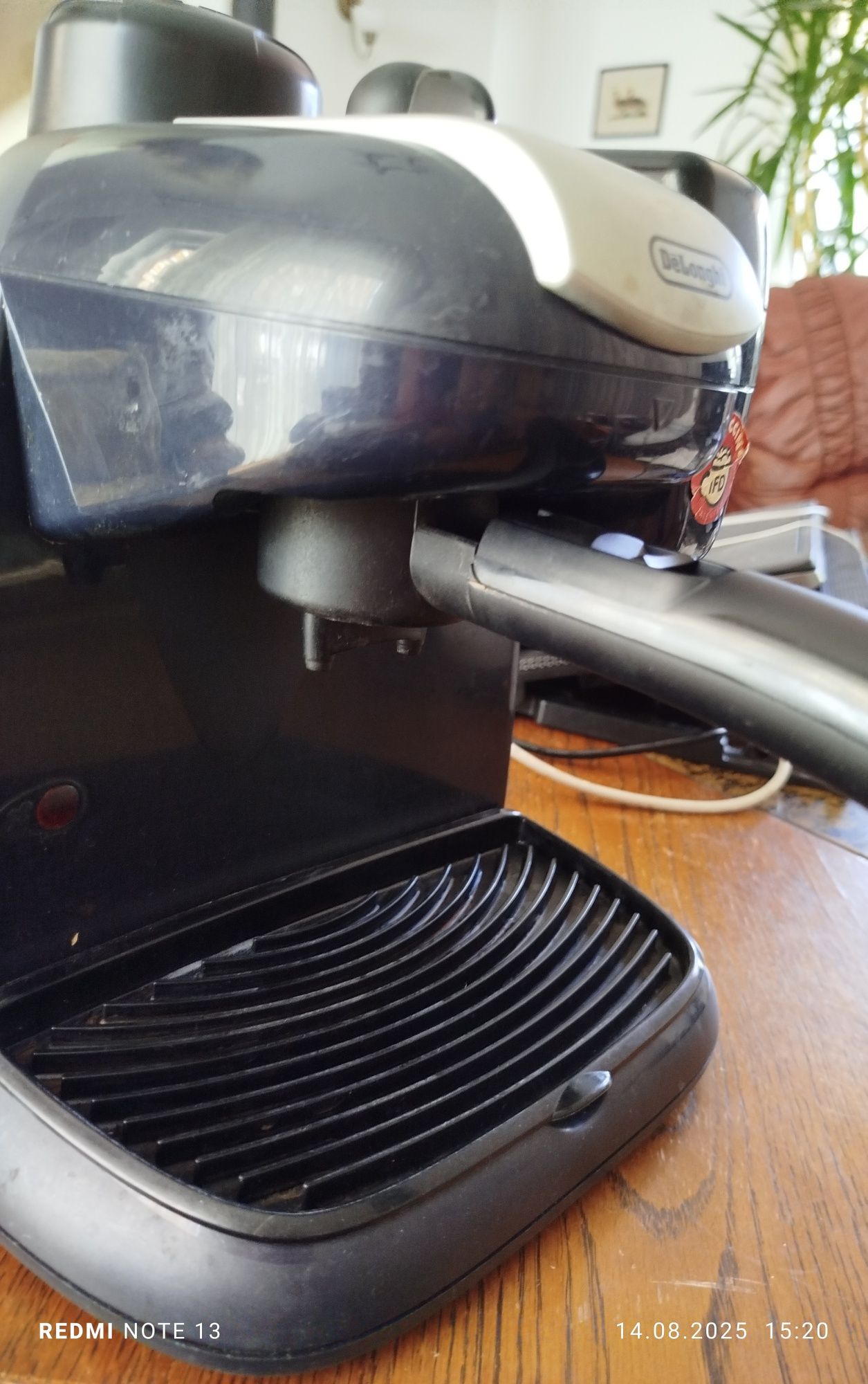 Ekspres DeLonghi na kawę mieloną sypaną