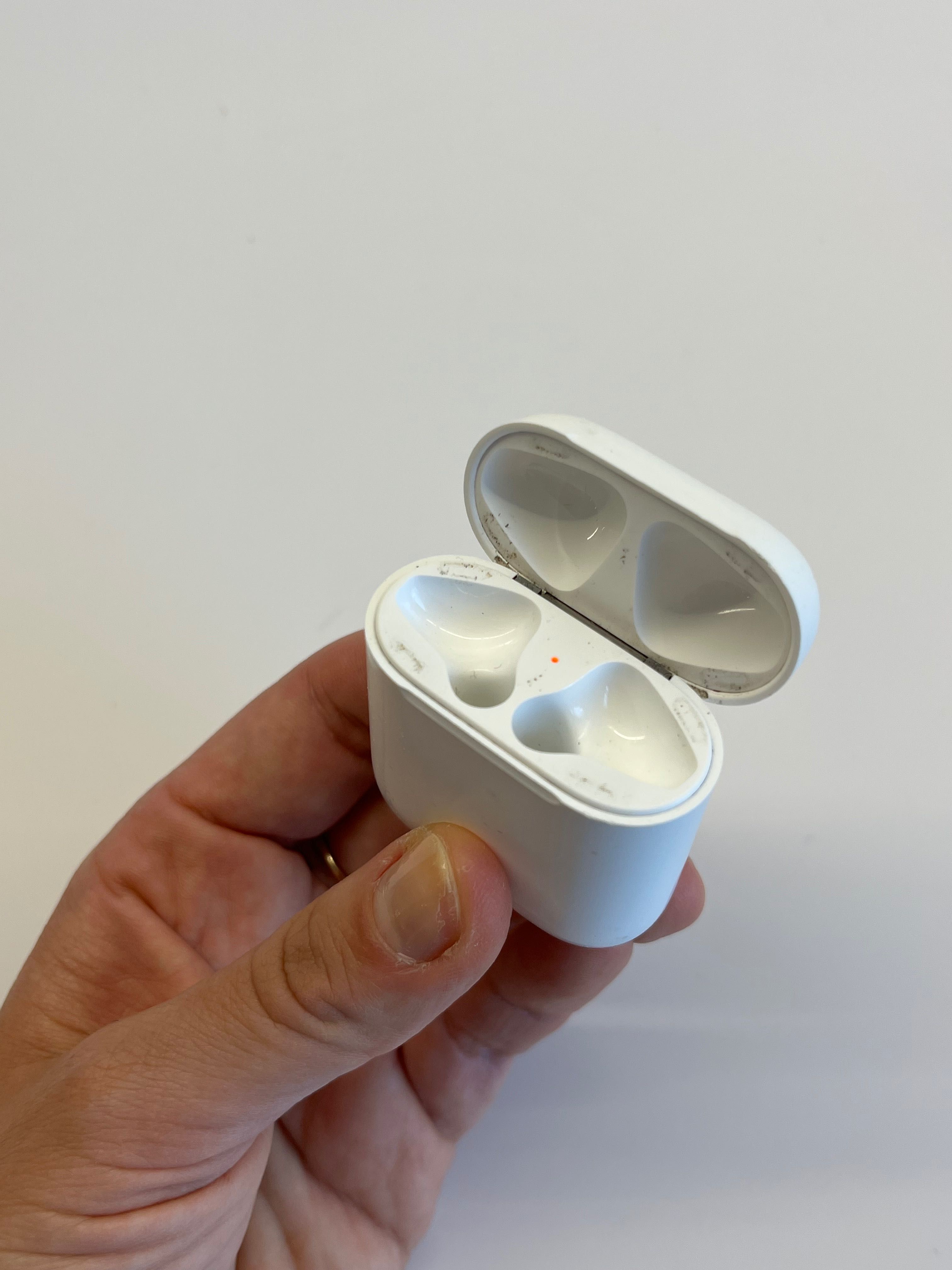 Etui AirPods 1 i 2 ładujące oryginalne A1602