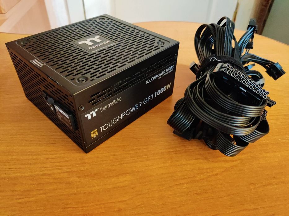 Thermaltake GF3 1000W Gold мощный, тихий, полностью модульный БП