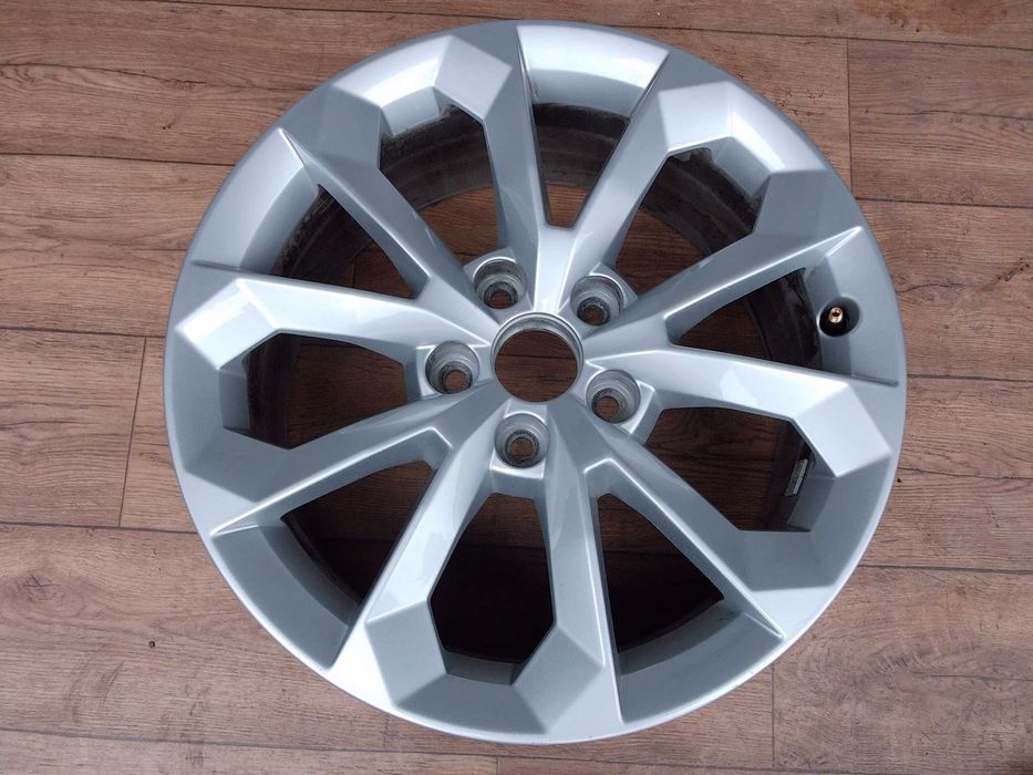 Felga Audi A3 A4 Q2 Q3 17 5x112 ET 43 ładna!