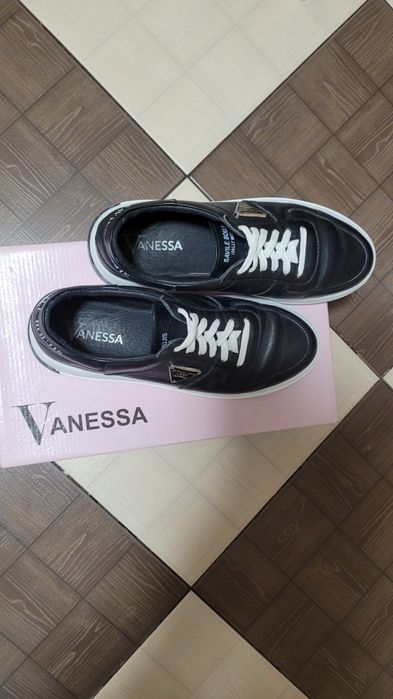 Кеди жіночі, шкіра.