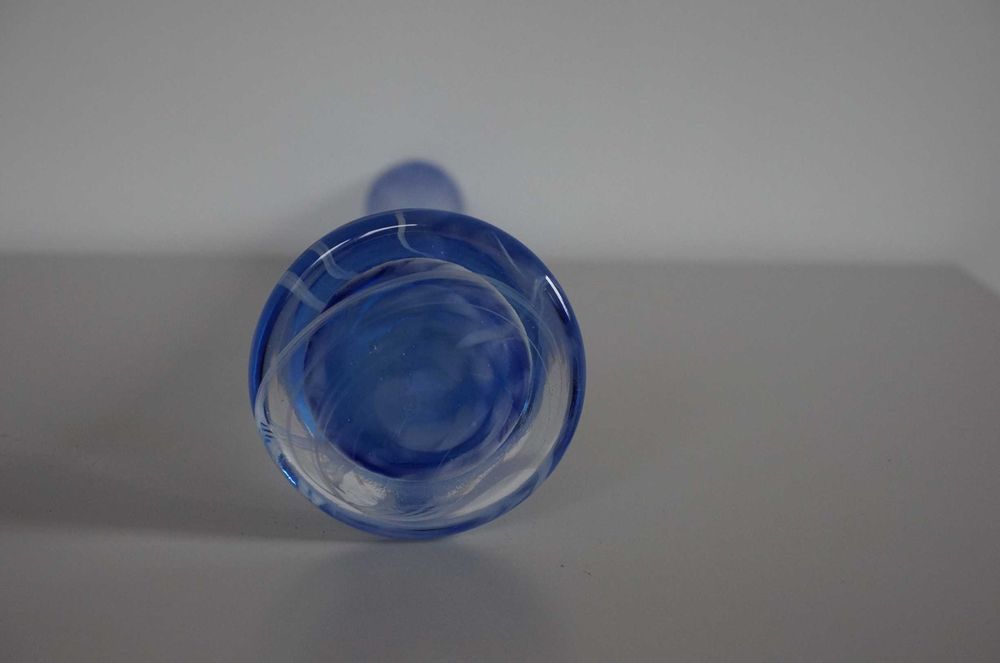 Piękny, wysoki wazon z grubego, barwionego szkła