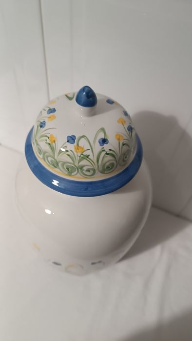 Pote grande Porcelana. Faria e Bento. Pintado a mão .