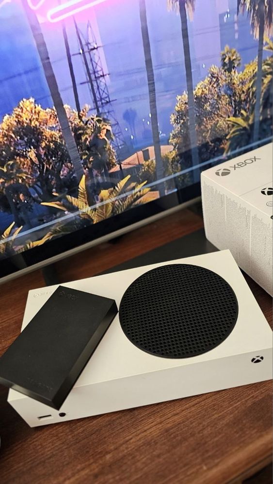 Xbox Series S+ 2 pady + stacja ładująca + Seagate Game Drive 4TB