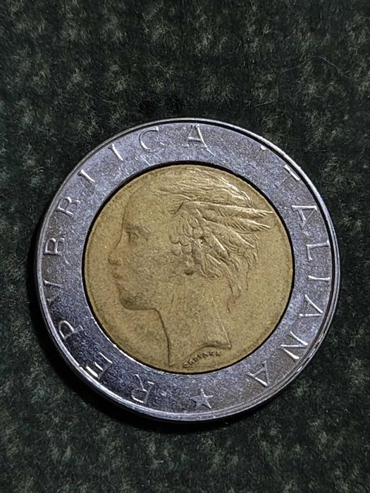 Moeda rara bem conservada e com vários erros de cunhagem Negociavel