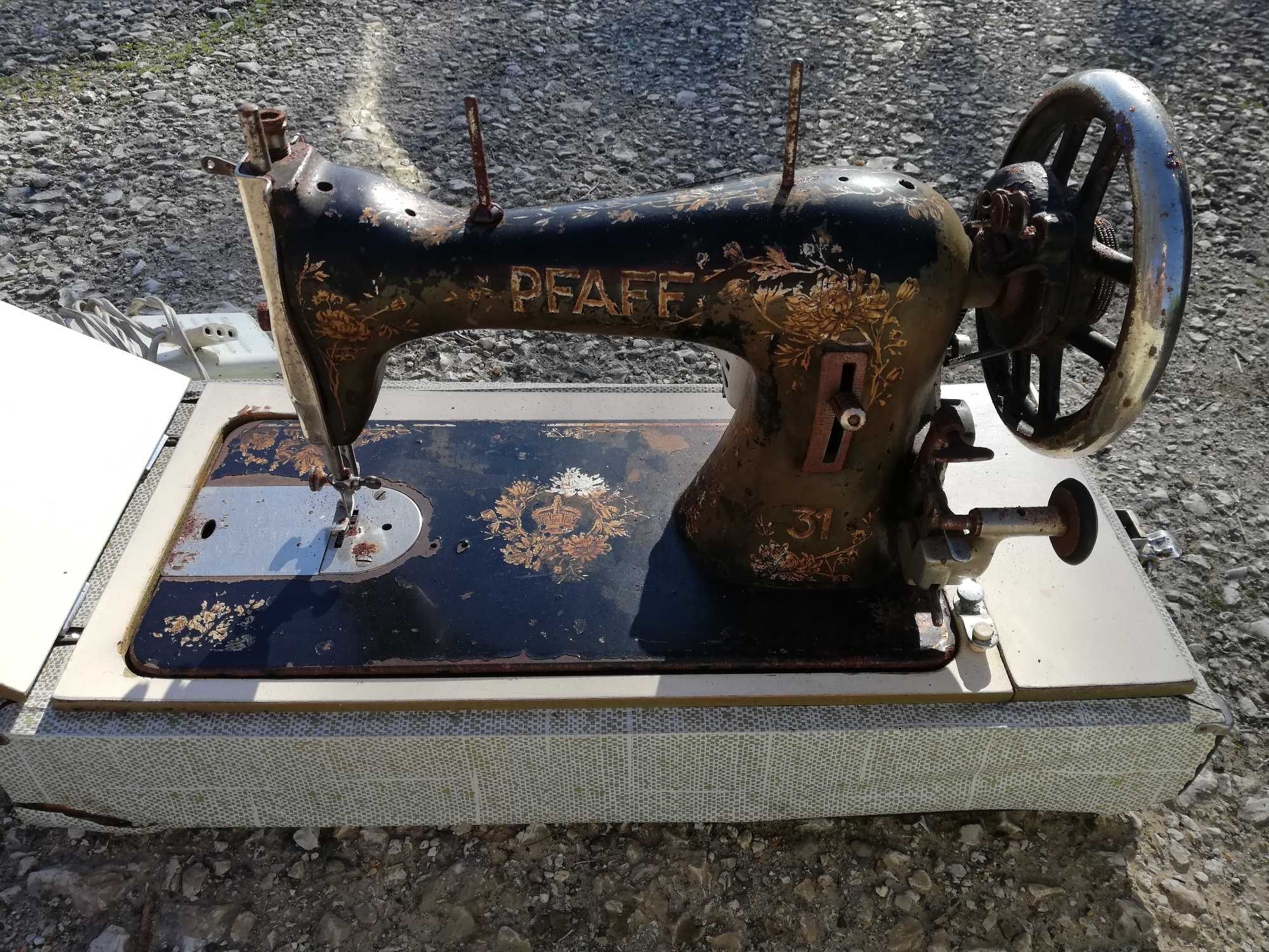 Maquina de costura Pfaff. Antiga. Vintage. Portátil.