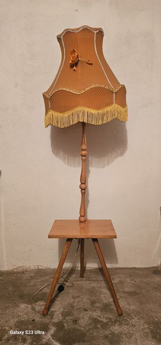 Lampa stojąca z czasów PRL