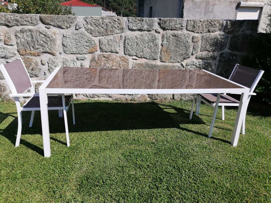 Mesa de de exterior (sem cadeiras)