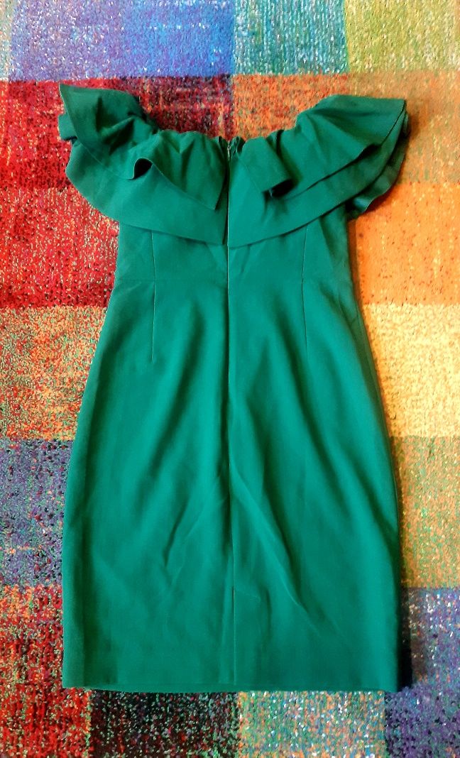 Sukienka Reserved 34-36 z hiszpańskim dekoltem